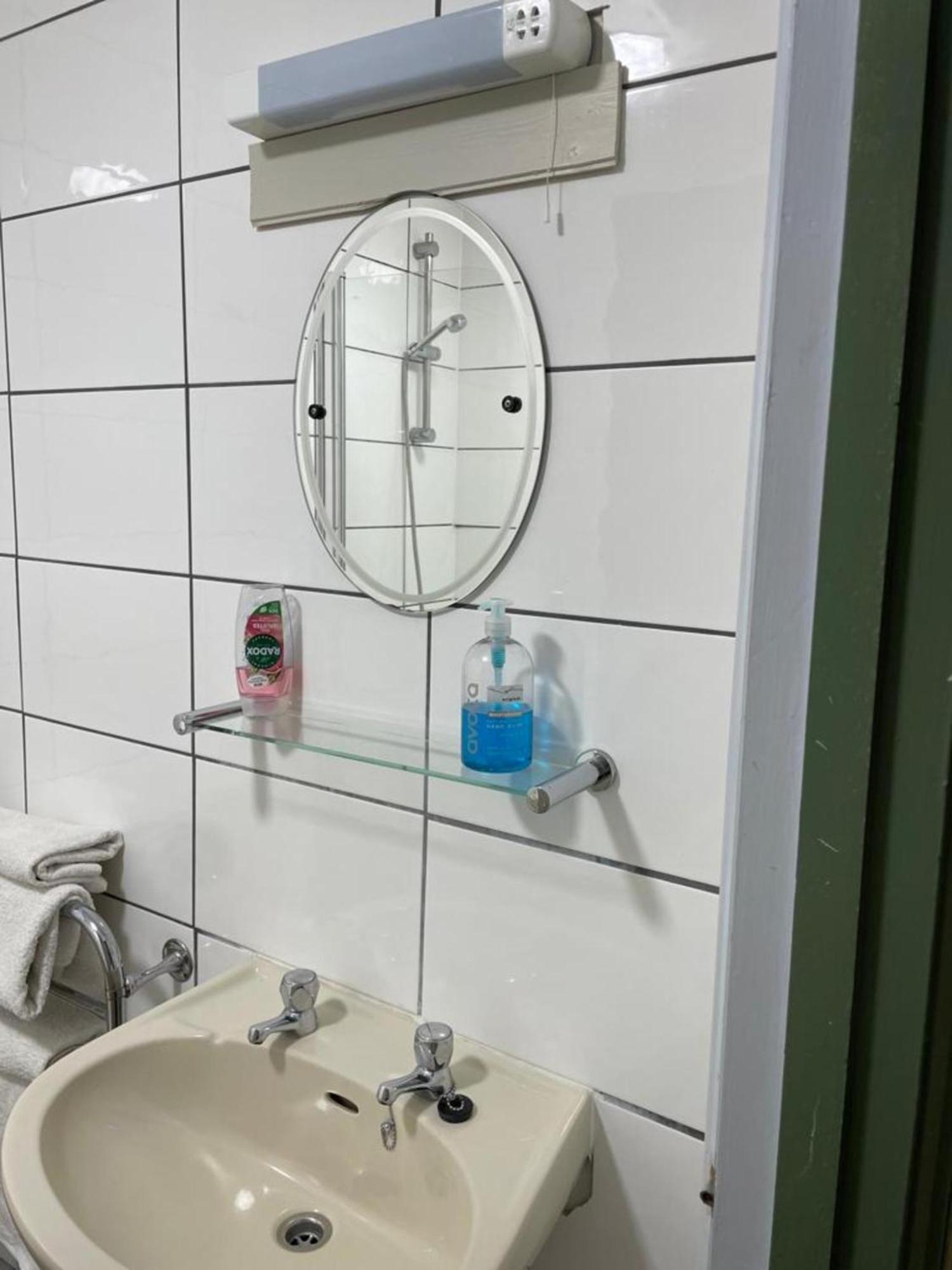 Hotel Oyo No 3 Bath Zewnętrze zdjęcie