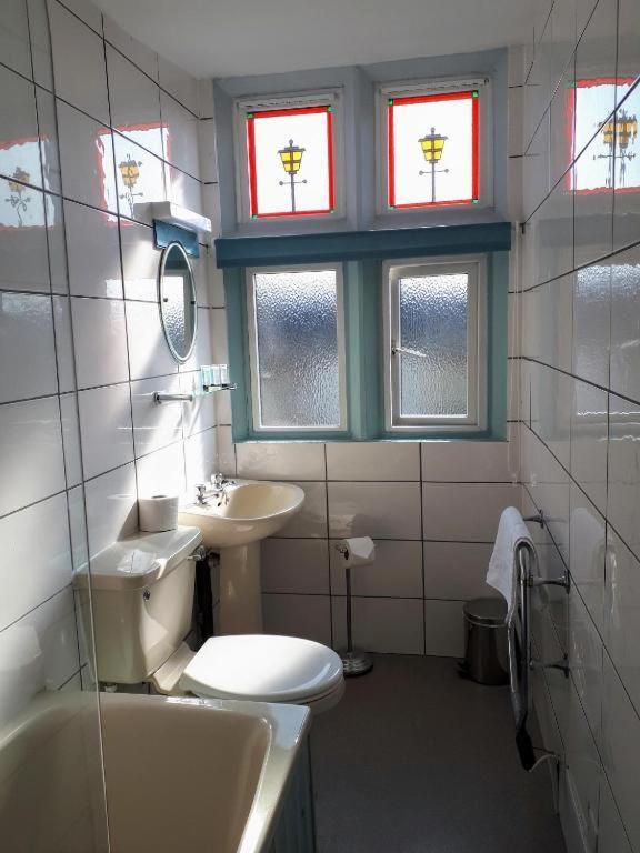 Hotel Oyo No 3 Bath Zewnętrze zdjęcie