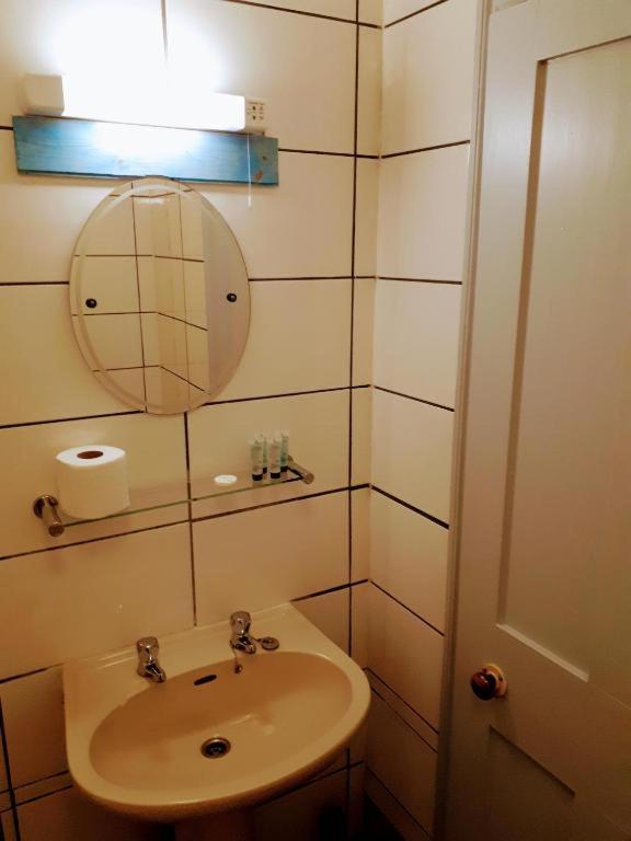 Hotel Oyo No 3 Bath Zewnętrze zdjęcie
